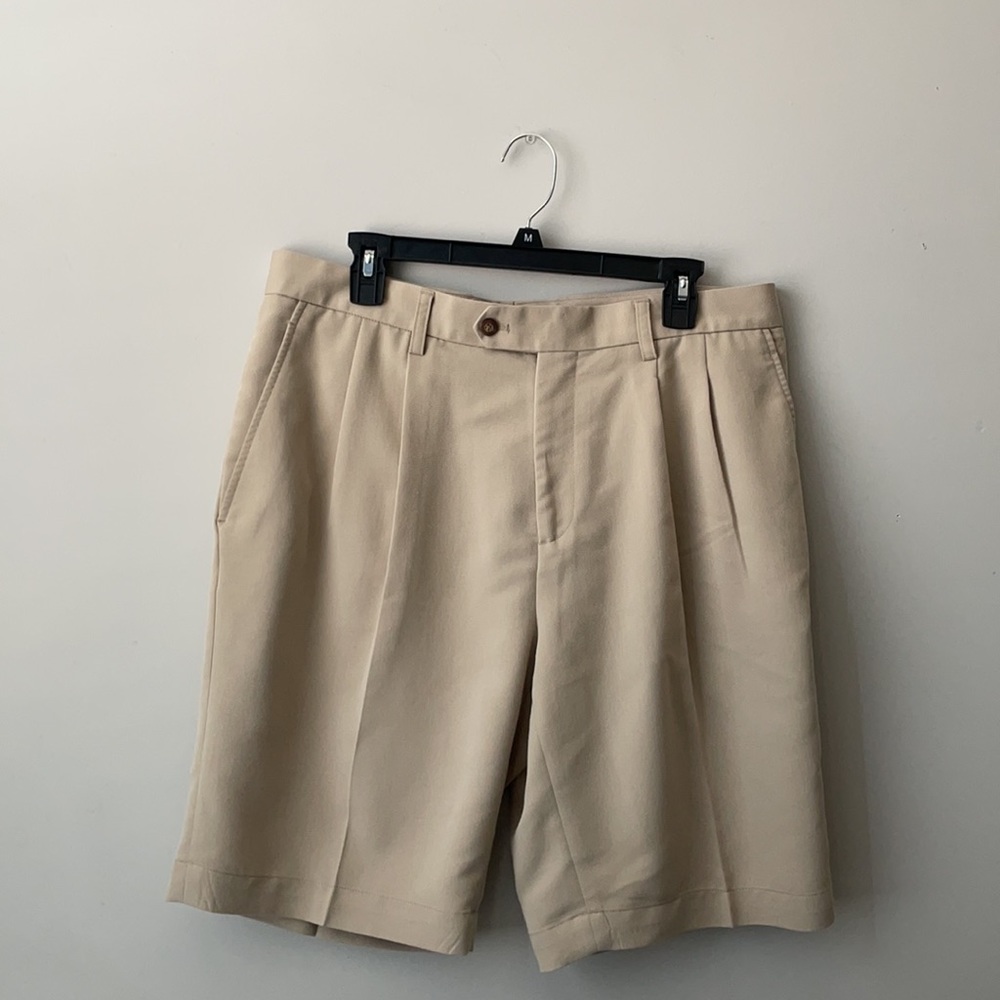 Cutter & Buck Pleated Front Shorts size 34 Tan